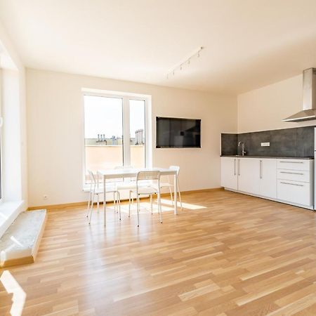 Penthouse # 81 With Panoramic City View In Elite Rezidence With Free Parking Прага Екстериор снимка