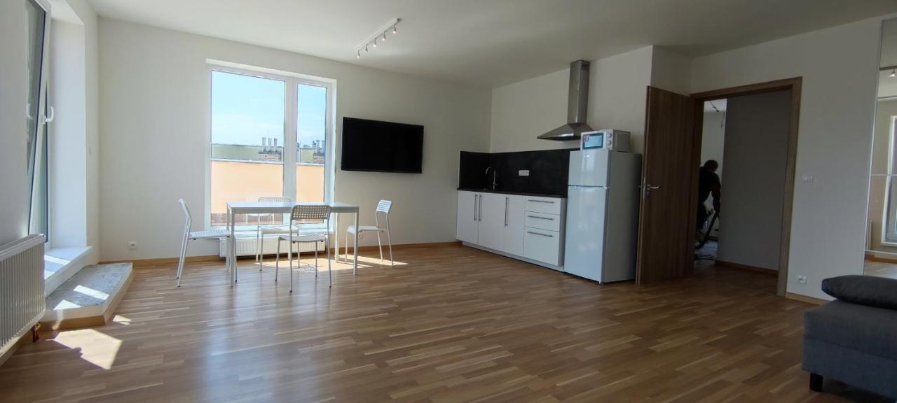 Penthouse # 81 With Panoramic City View In Elite Rezidence With Free Parking Прага Екстериор снимка