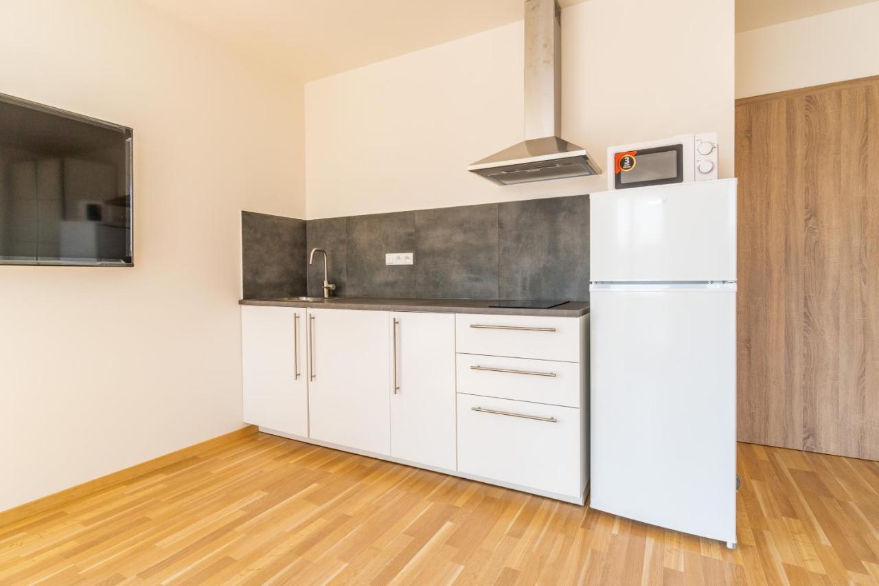 Penthouse # 81 With Panoramic City View In Elite Rezidence With Free Parking Прага Екстериор снимка