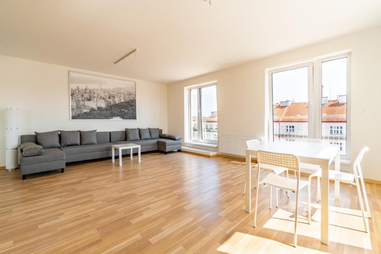 Penthouse # 81 With Panoramic City View In Elite Rezidence With Free Parking Прага Екстериор снимка