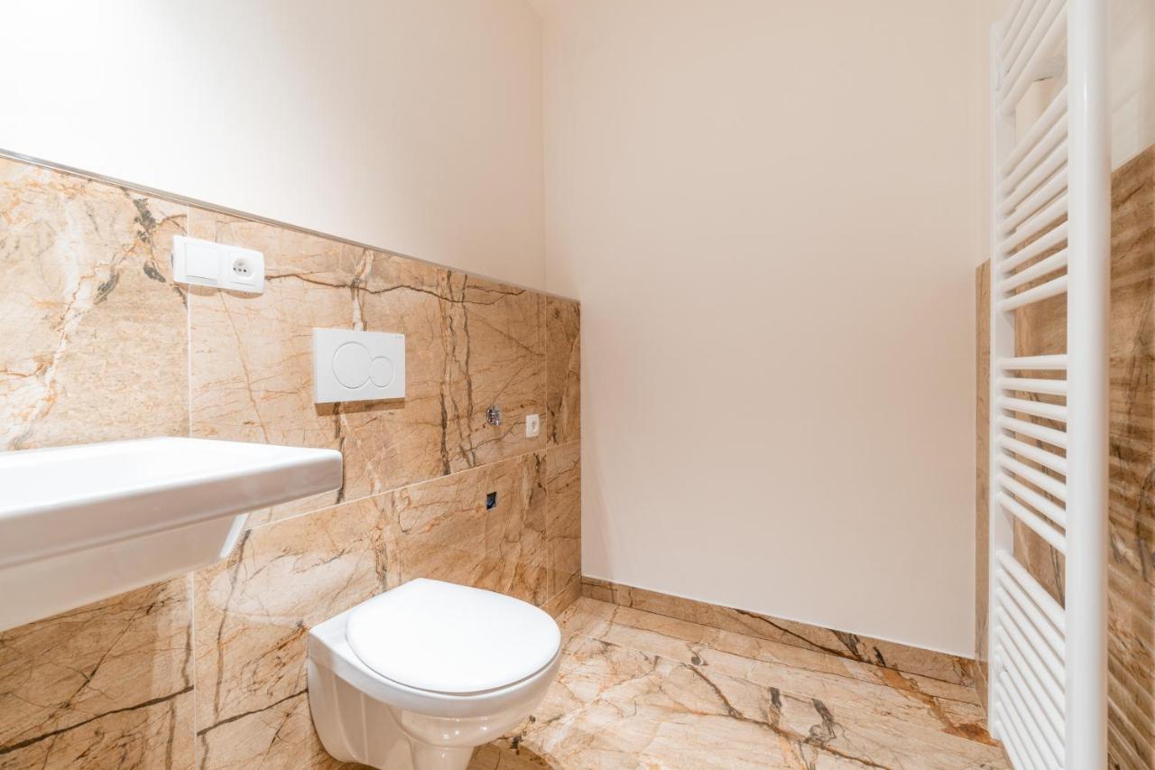 Penthouse # 81 With Panoramic City View In Elite Rezidence With Free Parking Прага Екстериор снимка