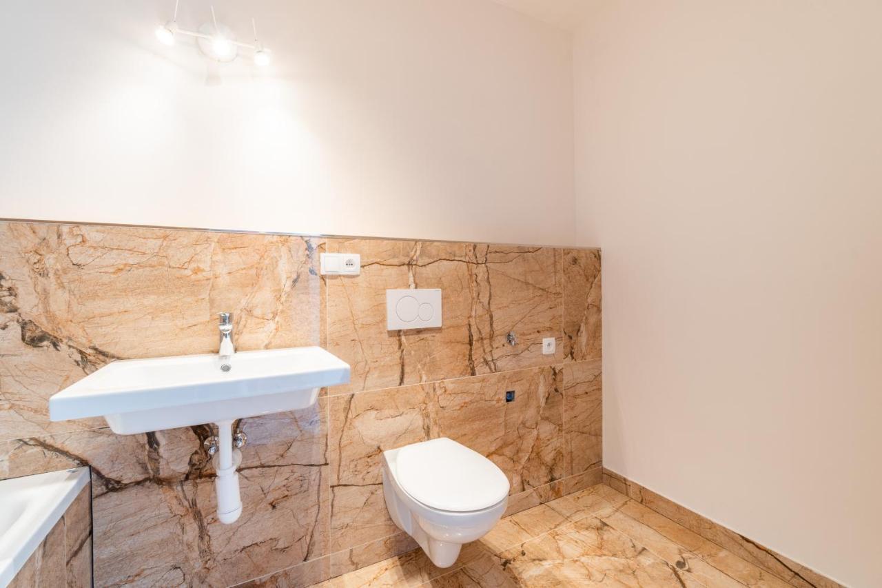 Penthouse # 81 With Panoramic City View In Elite Rezidence With Free Parking Прага Екстериор снимка